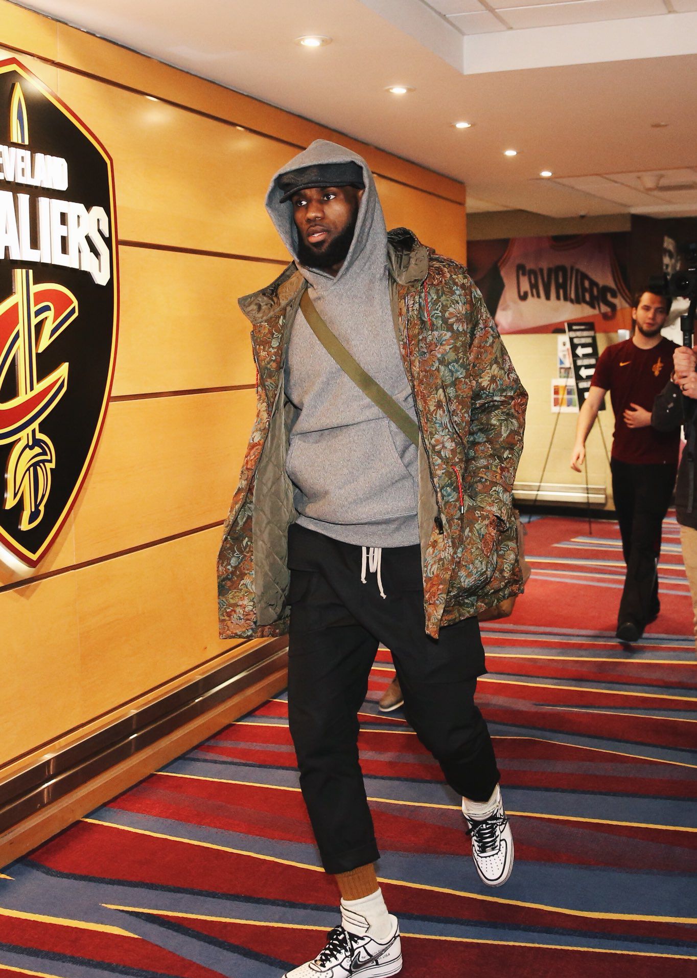 退居二线 退居二线